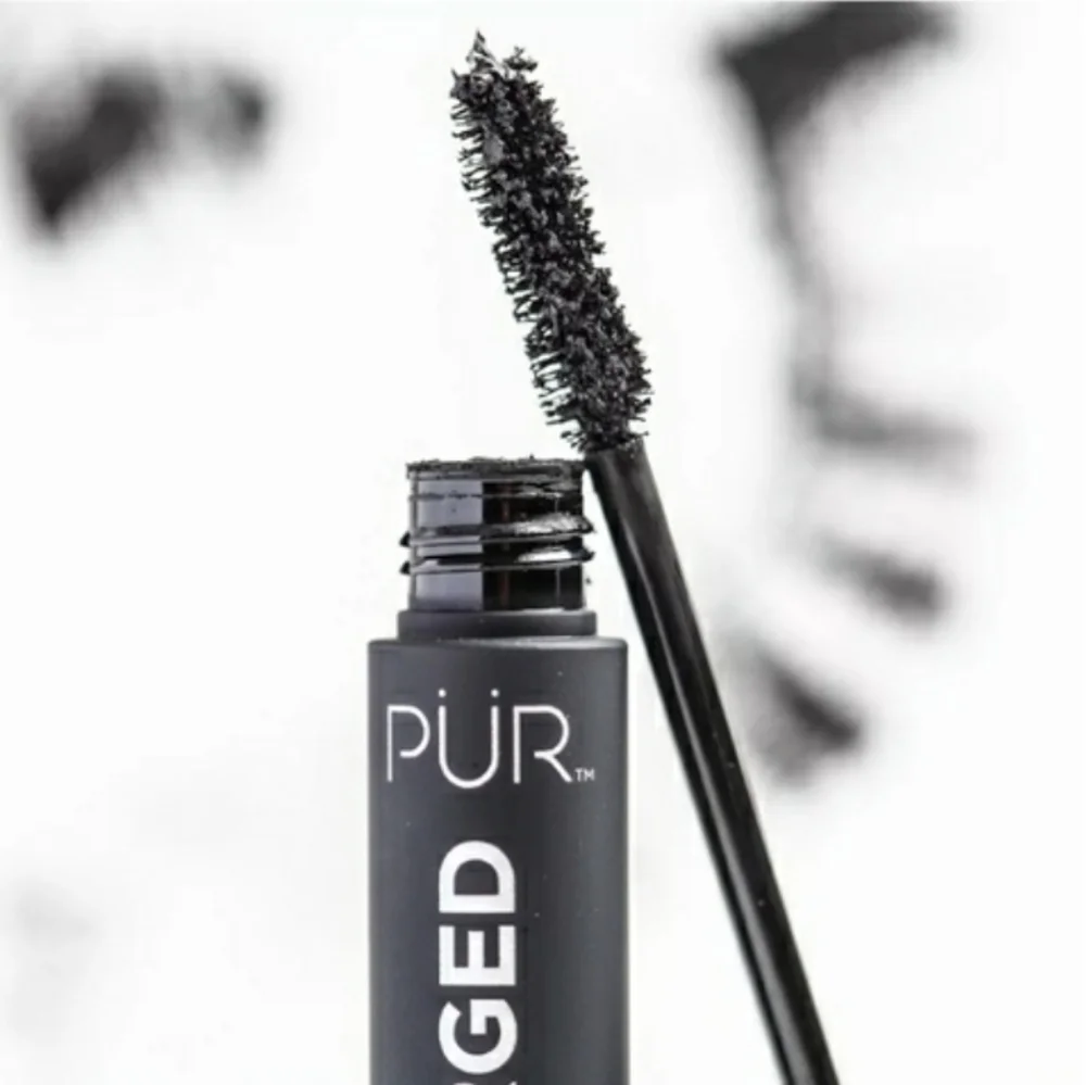 PUR FULLY CHARGED MASCARA.
